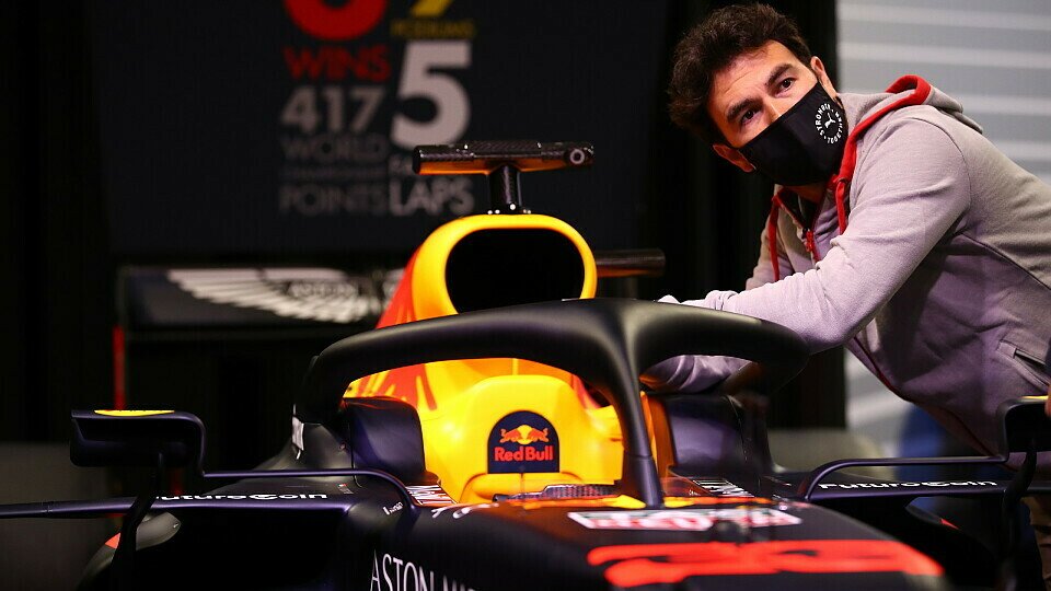 Am 23. Februar lernt Sergio Perez seinen ersten Red Bull endlich kennen