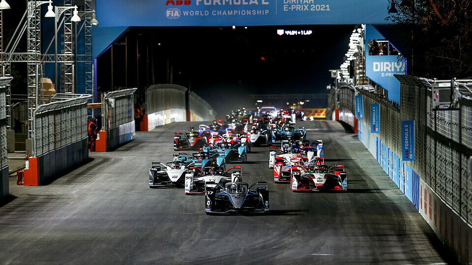 Nyck de Vries gewinnt den Saisonauftakt der Formel E in Saudi-Arabien