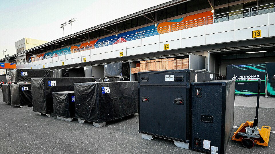 Bei Überseerennen wird die gesamte Fracht in Flugcontainer verpackt, Foto: MotoGP.com