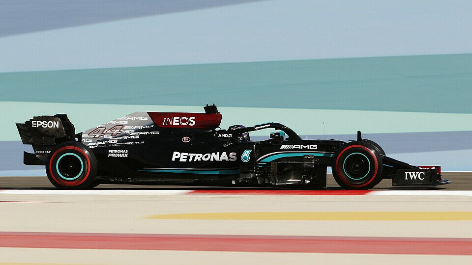Mercedes war im ersten Bahrain-Training klar hinter Red Bull, Foto: LAT Images