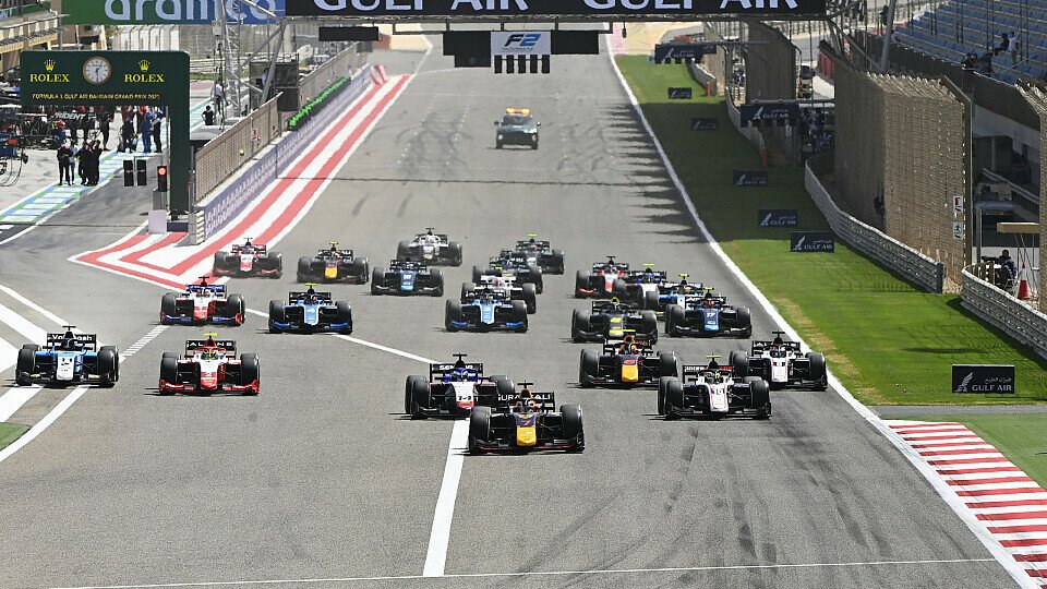 Start in eines der drei Formel-2-Rennen, die 2021 in Bahrain stattfanden.