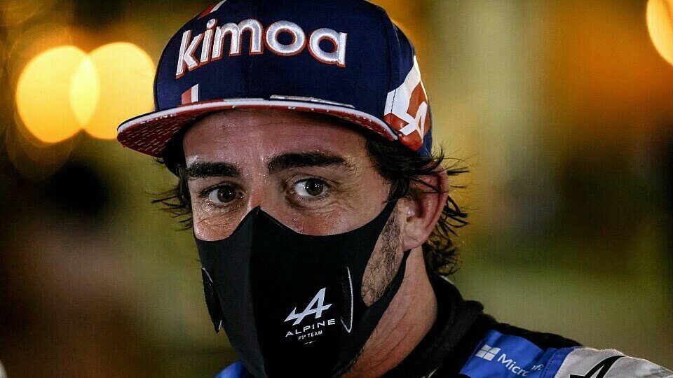 Fernando Alonso relativiert in Bahrain eine Ansage aus einem Interview, Foto: LAT Images