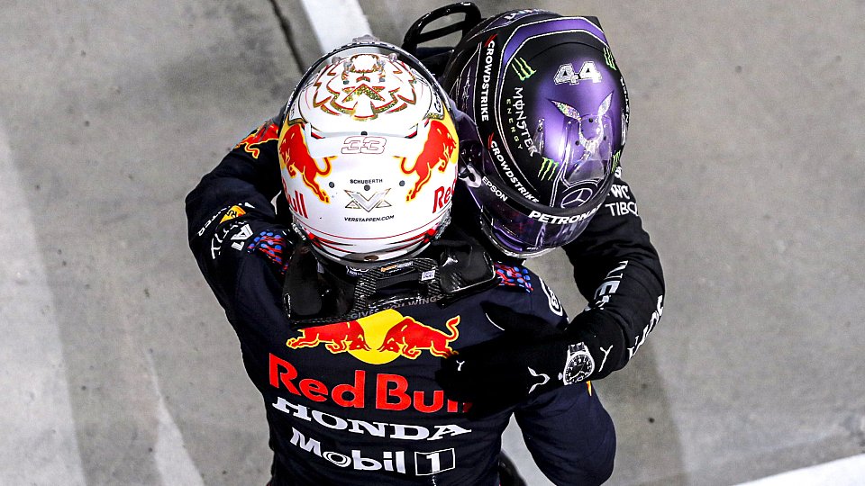 Max Verstappen hätte Lewis Hamilton beim Formel-1-Rennen in Bahrain nicht vorbeilassen müssen, Foto: LAT Images