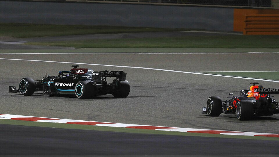 Lews Hamilton setzte sich in Bahrain mit abgenutzten Reifen gegen Max Verstappen durch