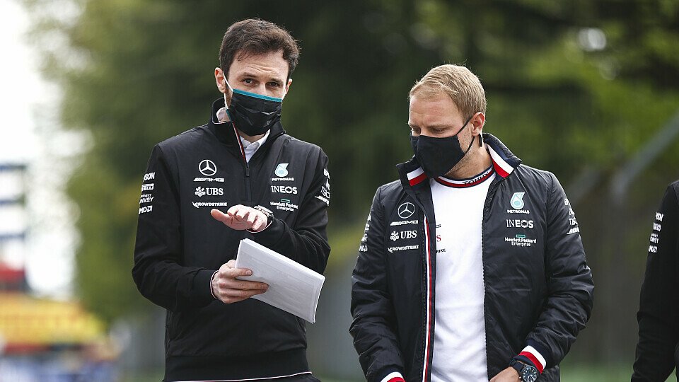 Valtteri Bottas hat zwischen Bahrain und Imola viel Zeit im Mercedes-Simulator verbracht, Foto: LAT Images