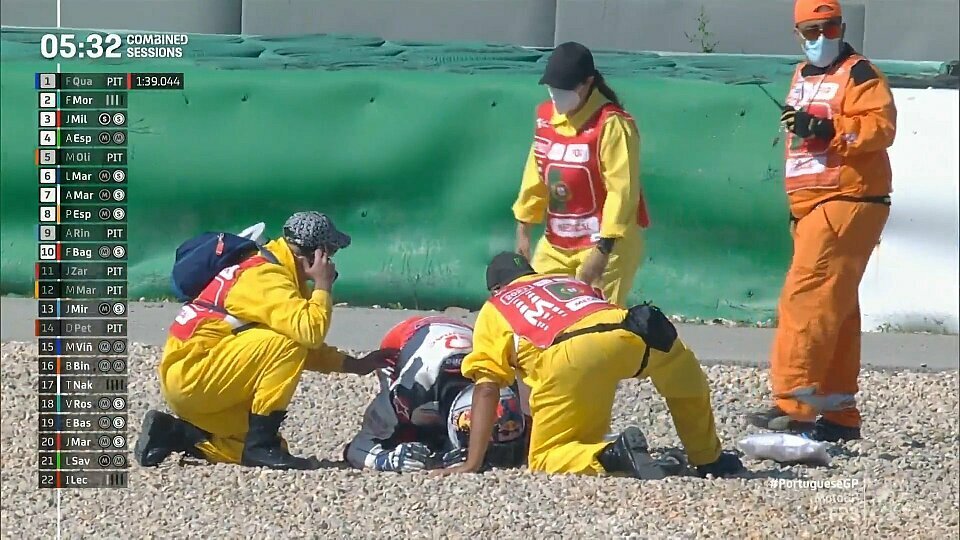 Jorge Martin wurde minutenlang im Kiesbett behandelt, Foto: MotoGP/Twitter