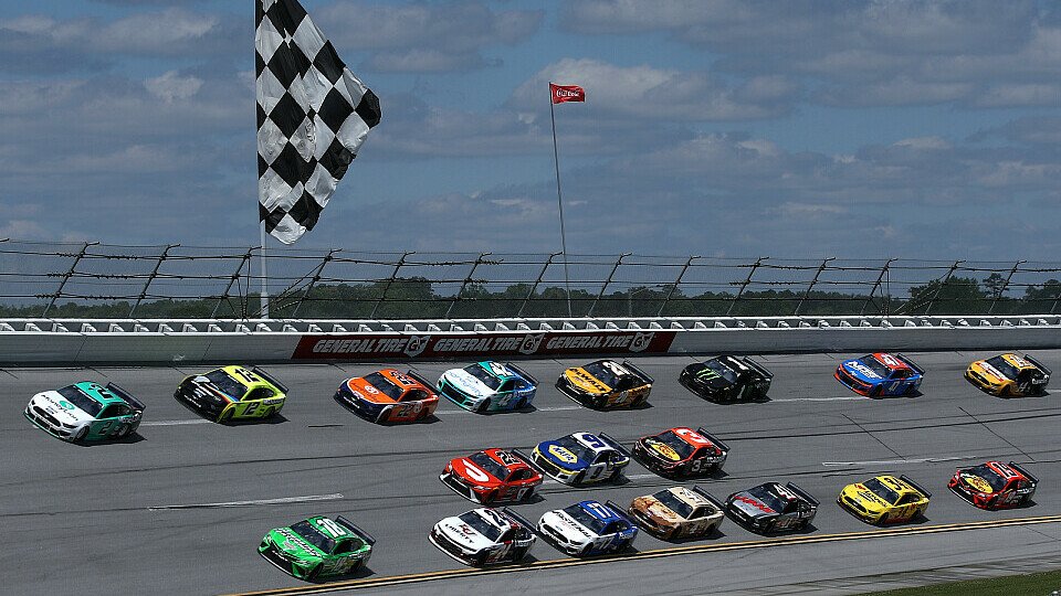 Brad Keselowski (#2) gewinnt das 10. Rennen der Regular Season auf dem Talladega Superspeedway, Foto: NASCAR