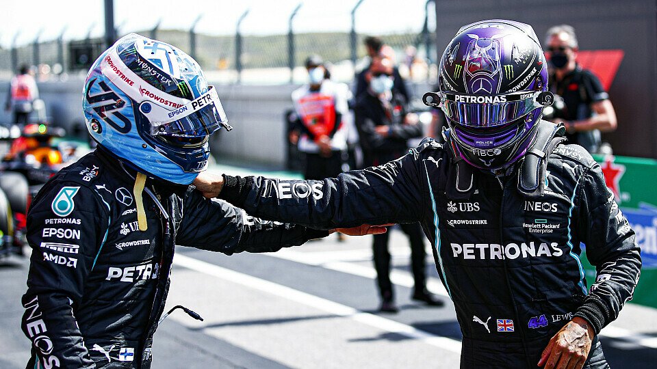 Formel-1-Weltmeister Lewis Hamilton blieb nach dem Qualifying in Portugal nur die Gratulation an Valtteri Bottas, Foto: LAT Images