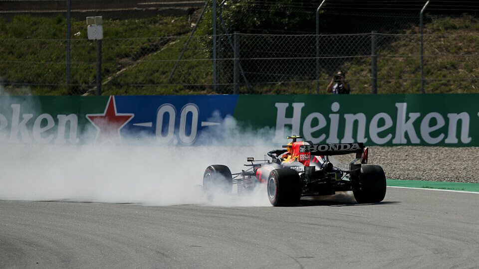 Sergio Perez drehte sich im Qualifying erst, schaffte dann nur P8, Foto: LAT Images