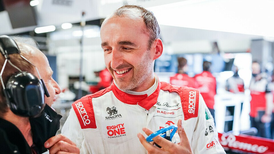 Robert Kubica kann sich einen Spruch gegen die Formel E nicht verkneifen, Foto: Alfa Romeo Racing