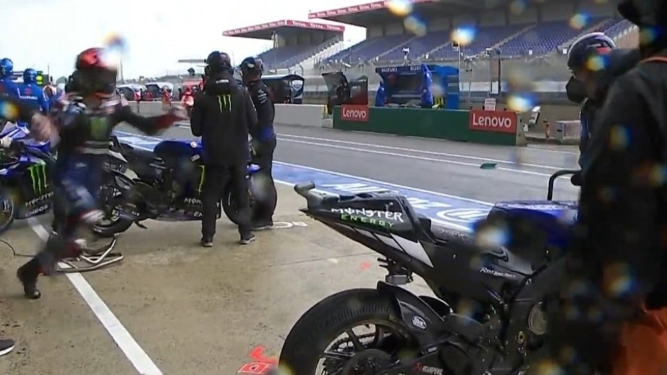 Fabio Quartararo irrte durch die Boxengasse, Foto: Screenshot/MotoGP