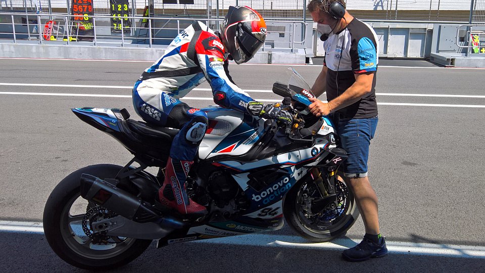 Jonas Folger nimmt zum letzten Mal auf seiner BMW Platz, Foto: Bonovo Action / MGM Racing Performance - BMW Motorrad 