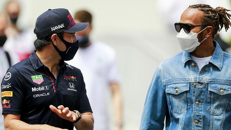 Lewis Hamilton wollte Sergio Perez' Leistung mit seinem Kommentar nach dem Mexiko GP nicht abwerten, Foto: LAT Images