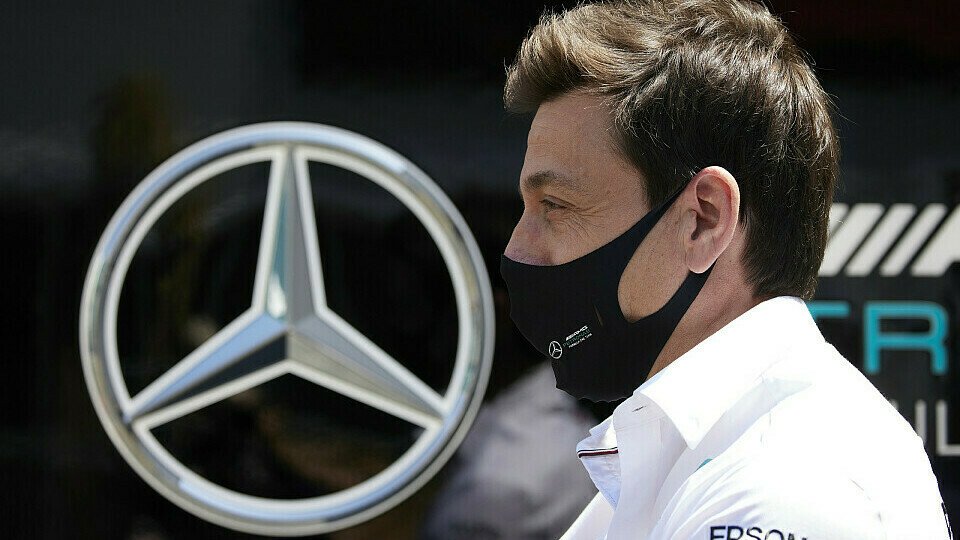 Mercedes-Sportchef Toto Wolff bietet für die Formel-1-Zukunft Zugeständnisse an, Foto: LAT Images
