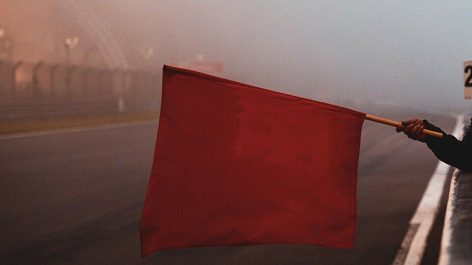 24h race Nürburgring interrupted with red flags, Photo: Gruppe C GmbH 24h race Nürburgring interrupted with red flags, Photo: Gruppe C GmbH