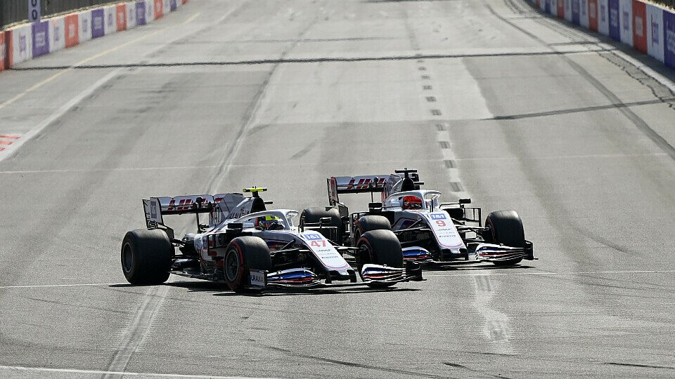 Mick Schumacher und Nikita Mazepin fuhren in Baku ein Rennen gegen sich selbst, Foto: LAT Images