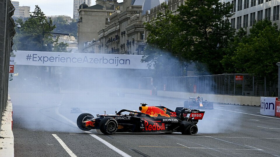 Max Verstappen crashte kurz vor Rennende in Führung liegend, Foto: LAT Images