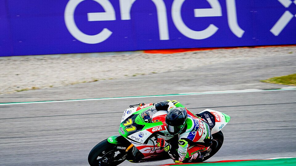 Miquel Pons setzt sich im Windschatten-Kampf in Katalonien durch., Foto: MotoGP.com