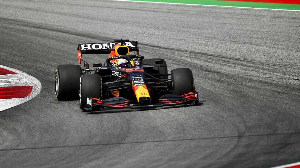 Red-Bull-Pilot Max Verstappen stellte Mercedes am Freitag in Österreich in den Schatten, Foto: LAT Images