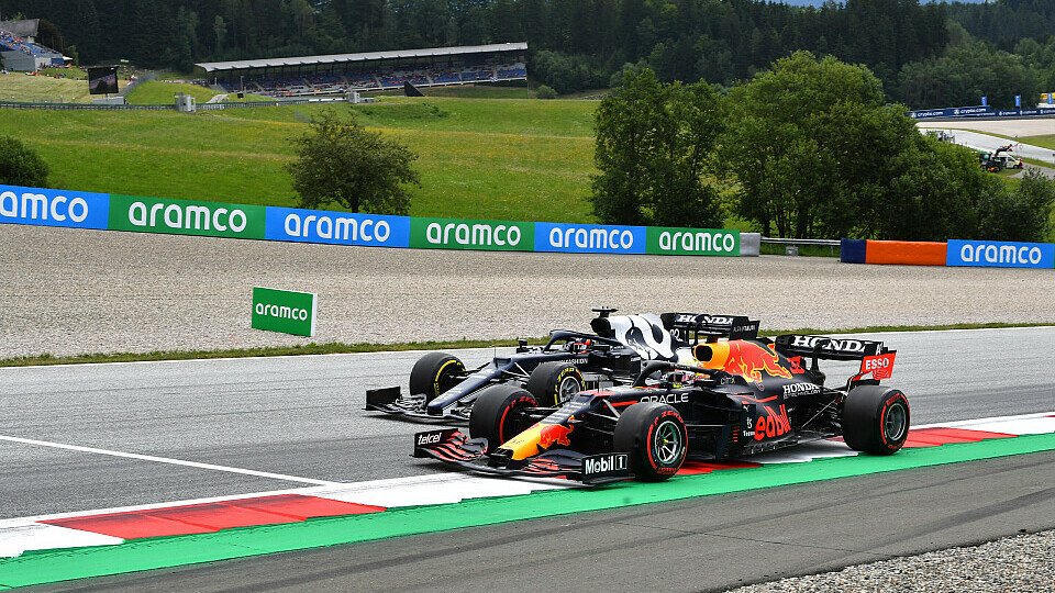Max Verstappen macht beim Österreich GP da weiter, wo er beim Steiermark GP aufgehört hatte: An der Spitze, Foto: LAT Images