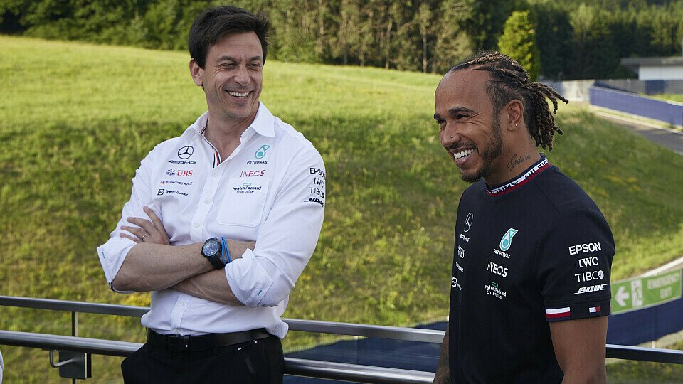 Toto Wolff und Lewis Hamilton planen noch länger miteinander, Foto: Mercedes-AMG F1