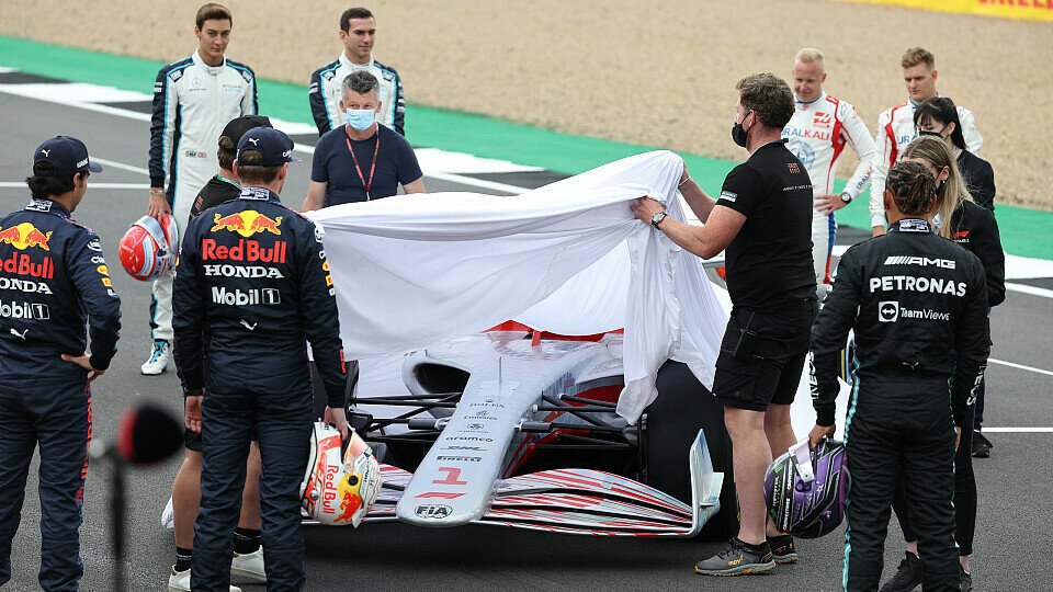 Die Formel 1 zeigt heute ein Full-Size-Modell des nächstjährigen Autos, Foto: LAT Images