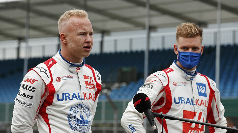 Mick Schumacher und Nikita Mazepin: Unterschiedlicher könnten die Haas-Teamkollegen nicht sein, Foto: LAT Images