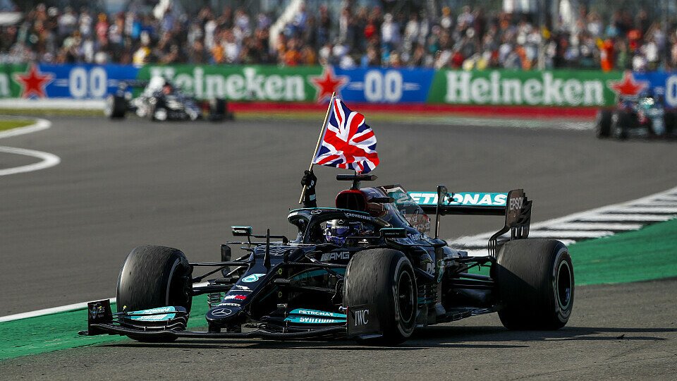Lewis Hamilton hat beim Formel-1-Rennen in Silverstone seinen vierten Saisonsieg gefeiert