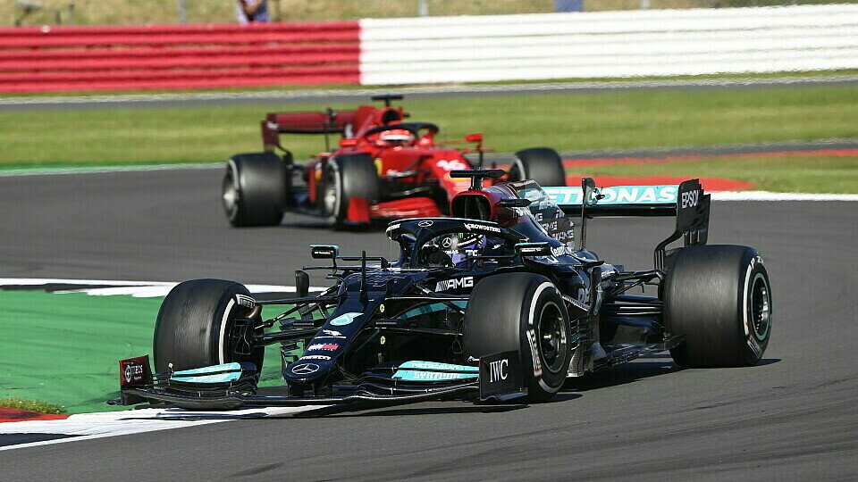 Lewis Hamilton kassierte in Silverstone zehn Sekunden Strafe, Foto: LAT Images