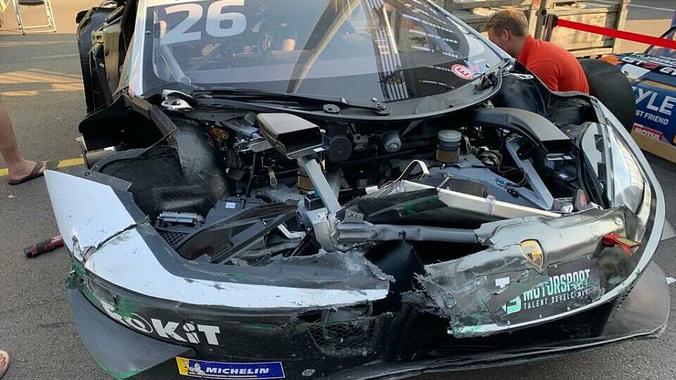 Der zerstörte T3-Lamborghini von Esmee Hawkey am Lausitzring