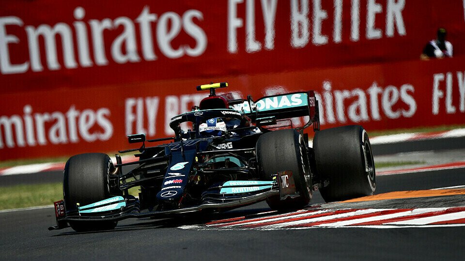 Mercedes-Pilot Valtteri Bottas beendete den Freitag der Formel 1 in Ungarn mit der Bestzeit, Foto: LAT Images
