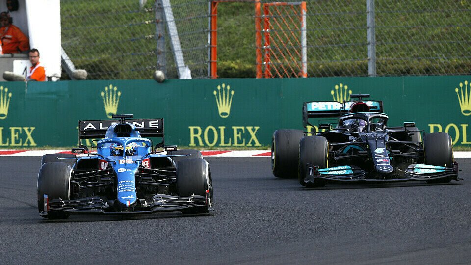 Fernando Alonso vs. Lewis Hamilton: Dieses Duell brachte viele Fans zum Grinsen, Foto: LAT Images