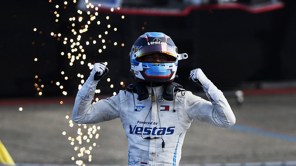 Nyck de Vries krönte sich in Berlin zum Weltmeister der Formel E., Foto: LAT Images