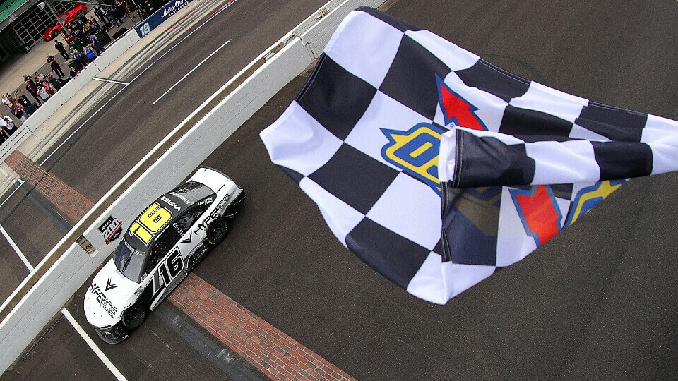 A.J. Allmendinger gewinnt das 24. Rennen der Regular Season auf dem Indianapolis Motor Speedway Road Course, Foto: NASCAR
