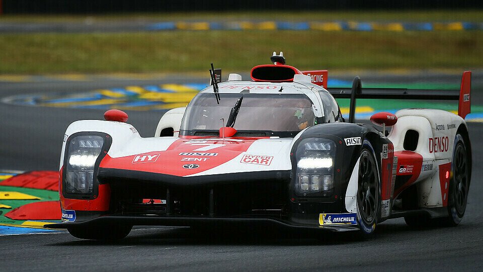 Toyota führt bei den 24 Stunden von Le Mans, Foto: LAT Images