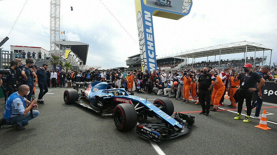 Fernando Alonso umrundete die legendäre Rennstrecke in Le Mans mit dem Formel-1-Auto, Foto: LAT Images