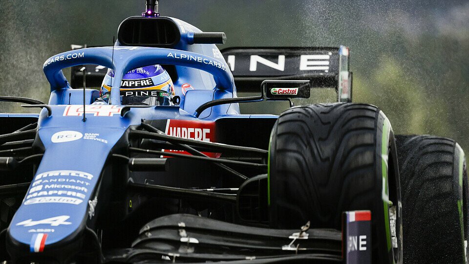 Fernando Alonso fürchtet, dass der vorhergesagt Regen in Sotschi zum Problem werden könnte, Foto: LAT Images