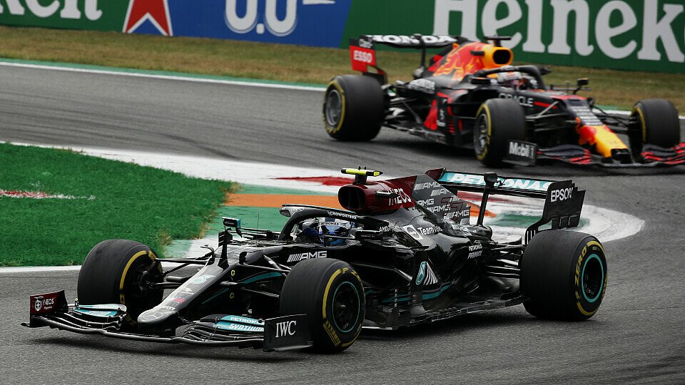 Mercedes-Pilot Valtteri Bottas startet im Sprint der Formel 1 in Monza am Samstag von der Pole Position