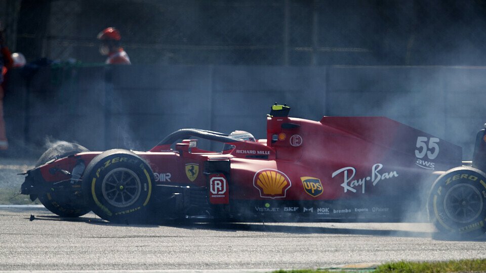 Carlos Sainz flog mit dem Ferrari innerhalb von einer Woche zwei Mal heftig ab, Foto: LAT Images