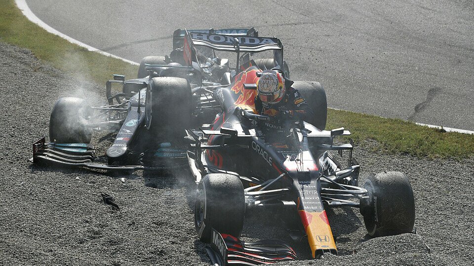 Lewis Hamilton und Max Verstappen crashen beim Italien GP 2021 in Monza, Foto: LAT Images