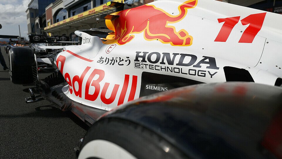 Zur Verabschiedung fährt Red Bull den Türkei-GP im Honda-Design, Foto: LAT Images