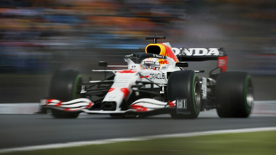 Max Verstappen sieht sich im Kampf gegen Mercedes chancenlos, Foto: LAT Images