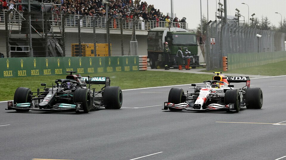 Lewis Hamilton ärgerte sich über die Mercedes-Strategie - war aber selbst daran schuld, Foto: LAT Images