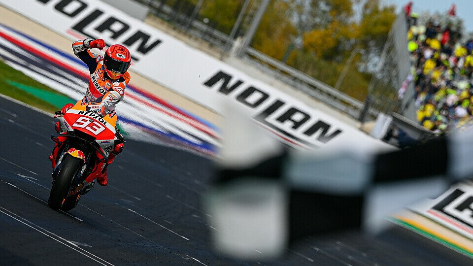 Marc Marquez jubelte in Misano über seinen ersten Sieg auf einem Kurs im Uhrzeigersinn seit 2019, Foto: MotoGP.com