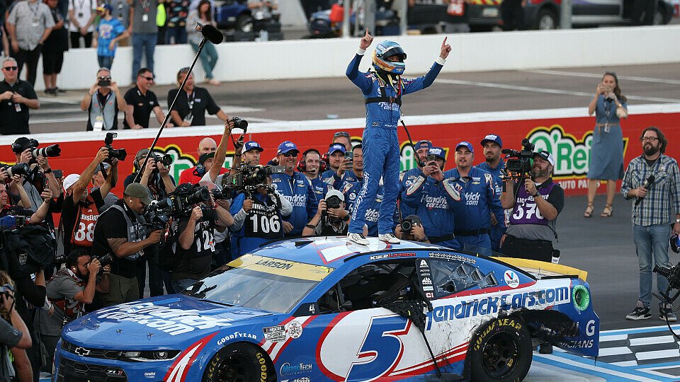 Kyle Larson gewinnt das Playoff-Finale der Saison 2021 auf dem Phoenix Raceway, Foto: NASCAR