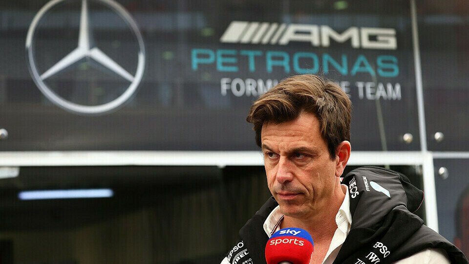 Mercedes-Teamchef Toto Wolff muss 2022 aufgrund des Budget Caps hohe Einsparungen vornehmen., Foto: LAT Images