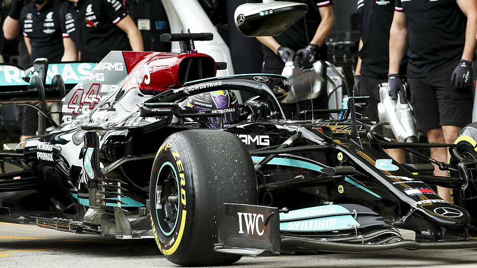 Lewis Hamilton wurde am Freitag vom Qualifying disqualifiziert, Foto: LAT Images