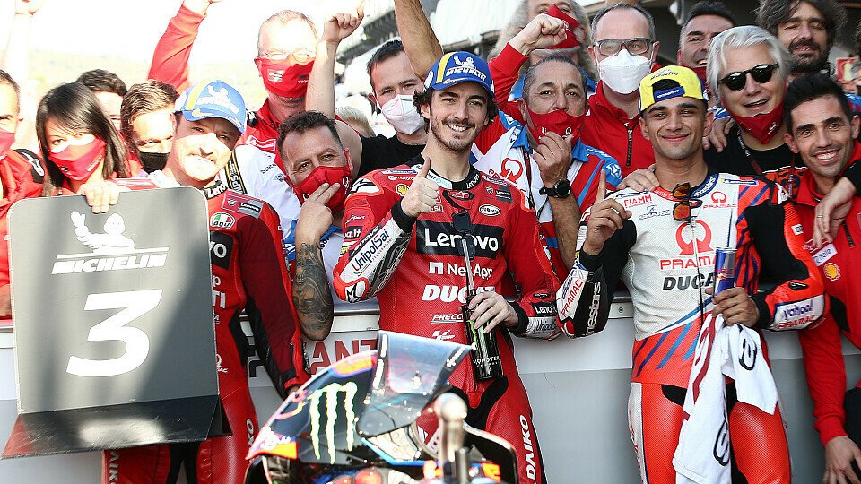 Jubel bei Ducati: Miller, Bagnaia und Martin stehen in Reihe eins