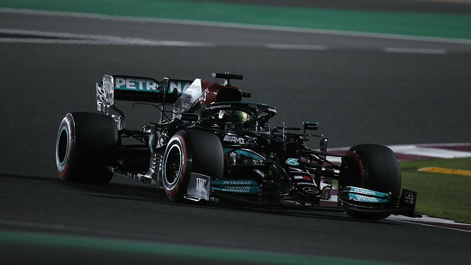 Formel-1-Weltmeister Lewis Hamilton startet am Sonntag beim ersten Katar GP der Formel-1-Geschichte von der Pole Position, Foto: LAT Images