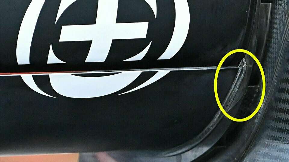 Schleifspuren am Flügel: Dieses Bild soll laut Red Bull beweisen, dass Mercedes am Heckflügel trickst.